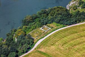 Luftbild des Kleinkastells Frauenberg bei Weltenburg
