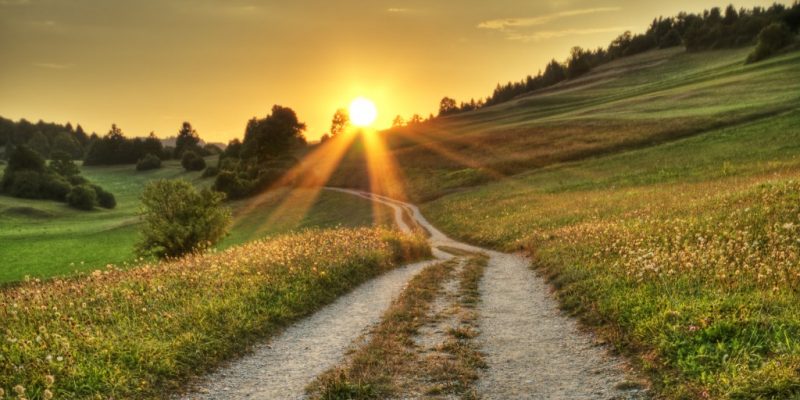 Ein langer Weg Richtung Sonnenuntergang