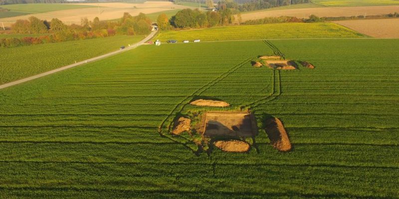 Grabungen am Erdwerk Altheim aus der Luft